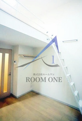 Ｑｕｅｎｅｌ栄町の居間・リビング|洋室のお部屋です。