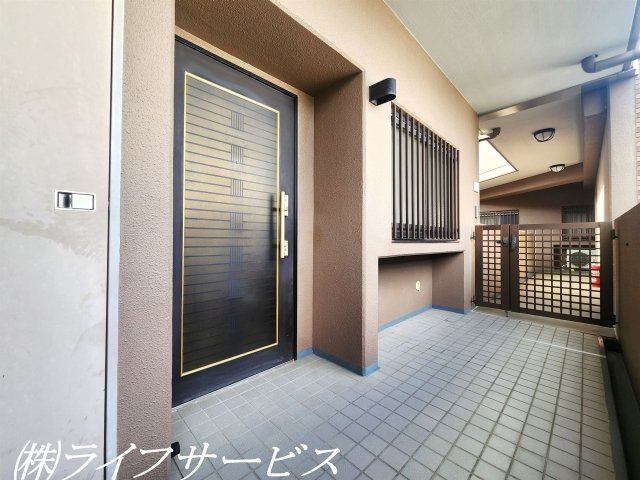 【玄関】 | エステムコート吹田片山公園フローラ | 玄関専用ポーチ付