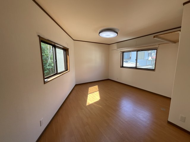 【洋室】 | 宮脇107-12戸建　貸家 | 使い勝手のいい洋室です