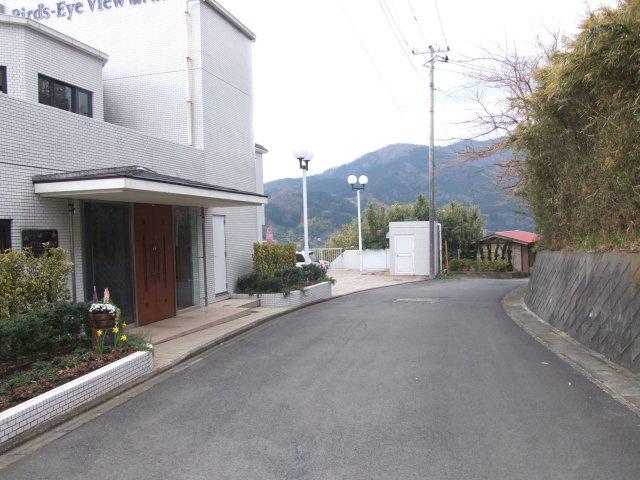 バードアイビュー湯河原の外観|前面道路含む現地写真