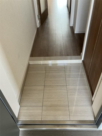 SUN CREST大安寺の玄関