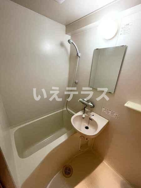 ロイヤルヒル神戸三ノ宮の浴室