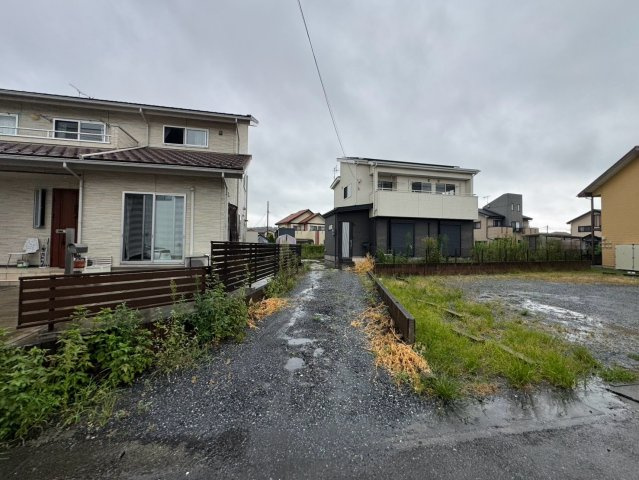 -三丁目不動産-　本庄市児玉町児玉　平成25年築の前面道路含む現地写真
