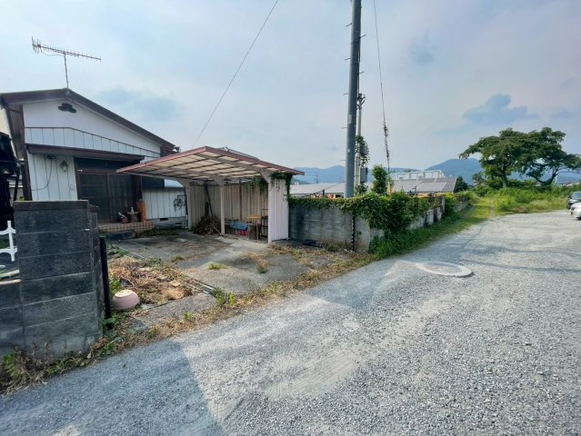 -三丁目不動産-　秩父郡長瀞町本野上　昭和44年築の前面道路含む現地写真|前面道路含む現地写真です
