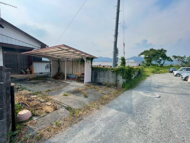 -三丁目不動産-　秩父郡長瀞町本野上　昭和44年築の前面道路含む現地写真|前面道路含む現地写真です