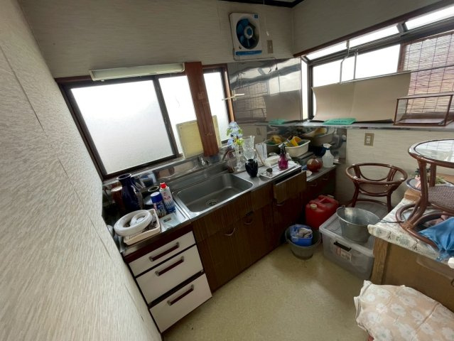 -三丁目不動産-　秩父郡長瀞町本野上　昭和44年築のキッチン|コンパクトなキッチンで掃除もラクラク