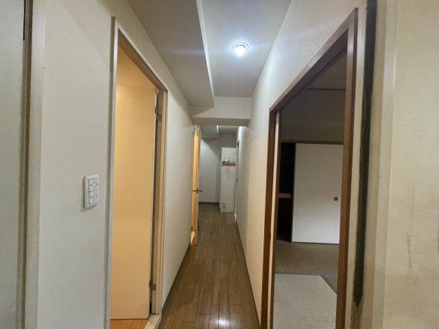 -三丁目不動産-　ダイアパレス小川　4LDKの内装|明るい室内です