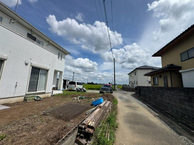 -三丁目不動産-　羽生市上川崎　平成24年築の前面道路含む現地写真|前面道路含む現地写真です