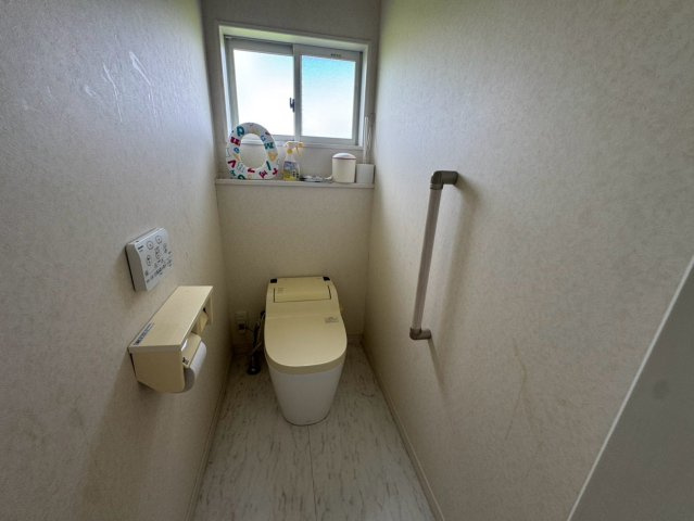 -三丁目不動産-　羽生市上川崎　平成24年築のトイレ|落ち着いた色調のトイレです