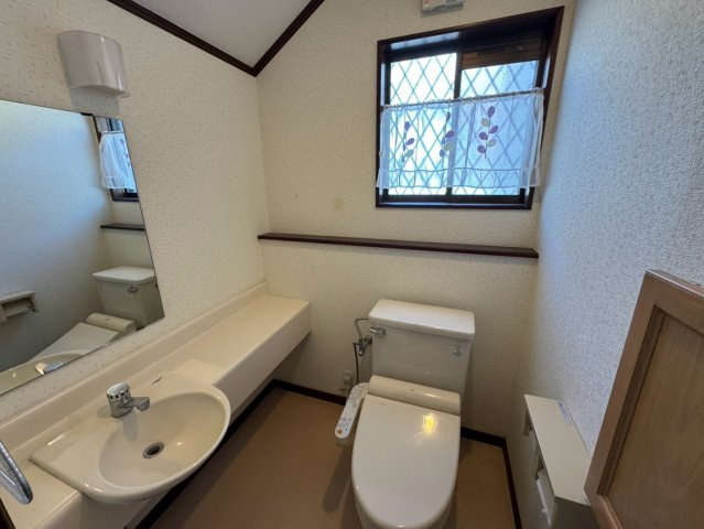 -三丁目不動産-　小川町東小川6丁目　平成4年築のトイレ|清潔感のあるトイレです
