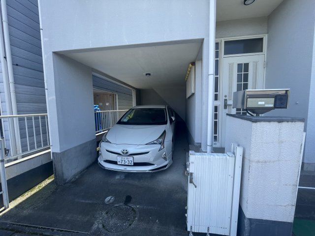 -三丁目不動産-　熊谷市新堀　平成5年築の駐車場|駐車場があるので、車を買う予定の方も安心です
