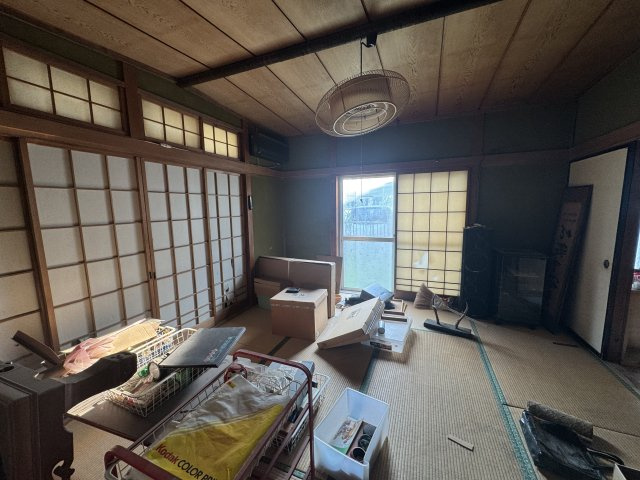 -三丁目不動産-　児玉郡上里町堤　昭和50年築の和室|和室がひろがる居住スペース