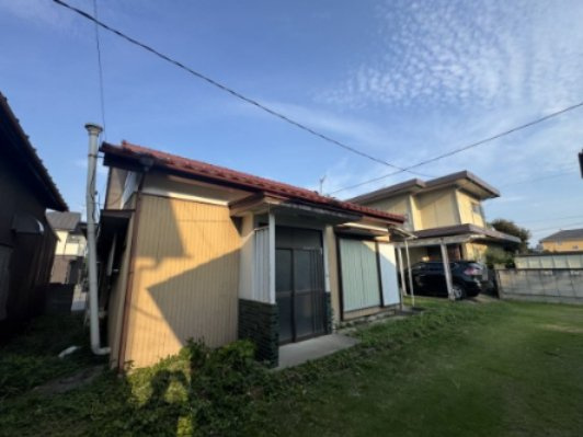 -三丁目不動産-　児玉郡上里町堤　昭和50年築の前面道路含む現地写真|前面道路含む現地写真です
