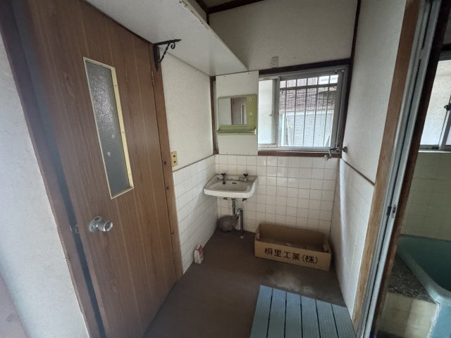 -三丁目不動産-　児玉郡上里町堤　昭和50年築の洗面所|洗面所です