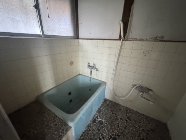 -三丁目不動産-　児玉郡上里町堤　昭和50年築の浴室|お風呂です