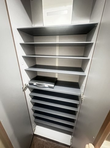 ライオンズマンション文京根津の収納|大きなものも収納できそうです