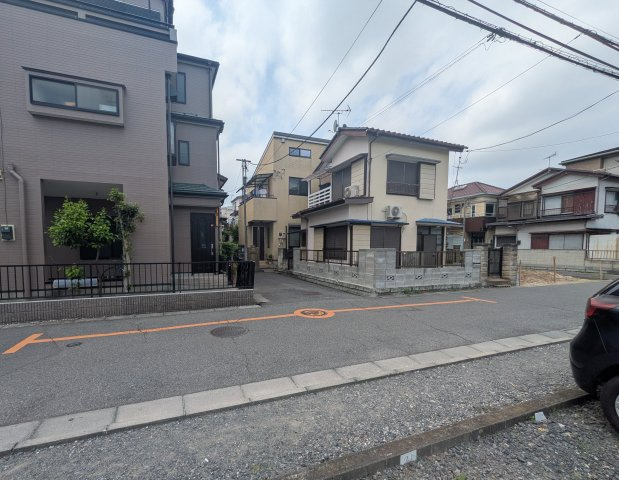 春日部市緑町　中古戸建の前面道路含む現地写真|前面道路含む現地写真です