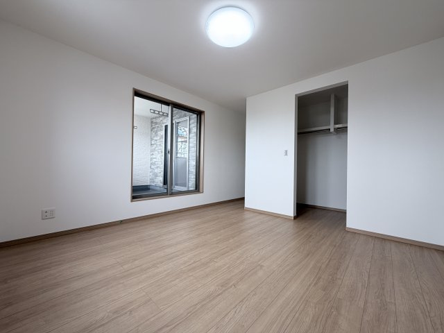 ワイウッドコート鴻巣市屈巣第3期の寝室|落ち着いて過ごせるお部屋なので、寝室にいかがでしょうか
