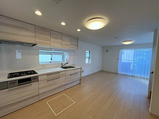 府中市日新町五丁目戸建の居間・リビング|おしゃれなリビングです