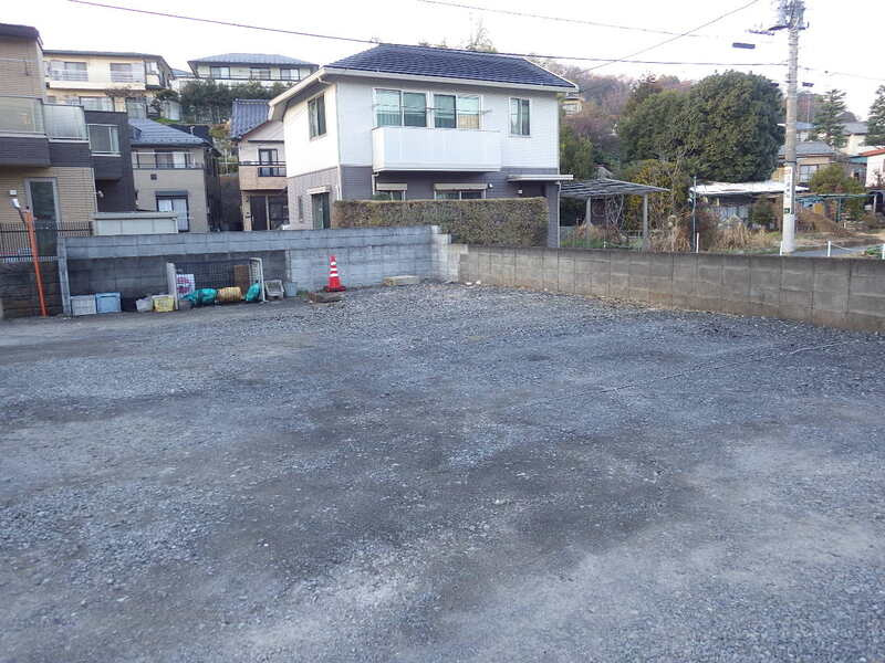 第1スザキハイツの駐車場
