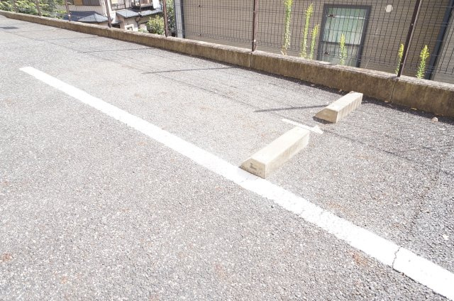 メゾンド西村の駐車場|車をお持ちの方に嬉しい駐車場付きの物件です