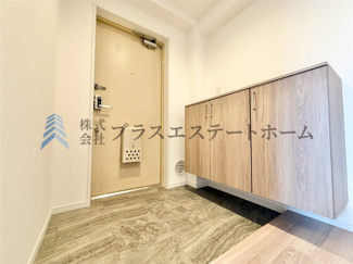 【玄関】 | サンタウン御屋敷壱番館 | すっきりとした印象の玄関です♪下足入れが備わっており、ご家族の靴をまとめて収納できます♪