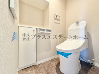【トイレ】 | サンタウン御屋敷壱番館 | トイレは清潔感と快適さを兼ね備えた空間♪落ち着いた色合いの内装がリラックスできる雰囲気を演出♪