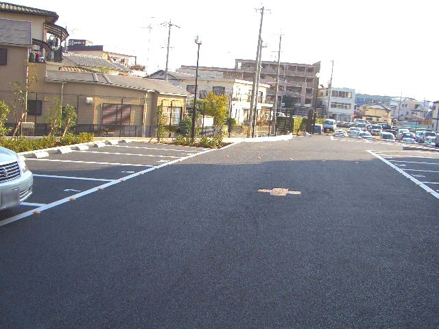 メゾン　ボヌールの駐車場