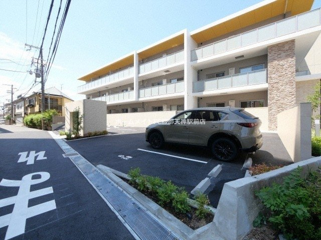 GRACE善の駐車場