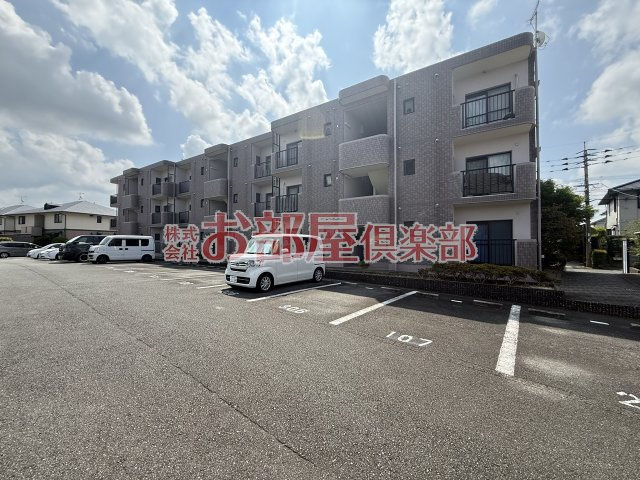 パークサイド藤光の駐車場|車をお持ちの方に嬉しい駐車場付きの物件です