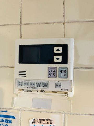 城東区今福南２丁目中古戸建のキッチン|給湯器のキッチン用リモコン。