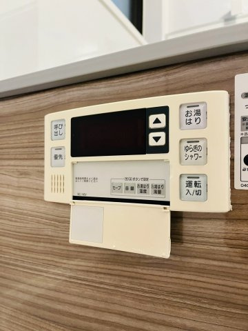 城東区今福南２丁目中古戸建の浴室|ワンタップでお湯張りができるオートバス機能付き。