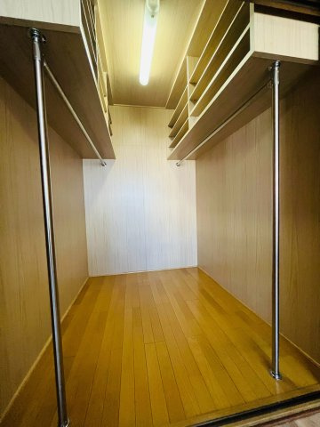 城東区今福南２丁目中古戸建の収納|二階廊下のウォークインクローゼットです。