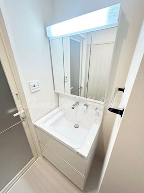 川崎市多摩区登戸の賃貸マンションの洗面所|三面鏡洗面台♪