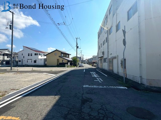 林崎松江海岸駅まで徒歩8分　松江　新築8区画　1号棟の前面道路含む現地写真