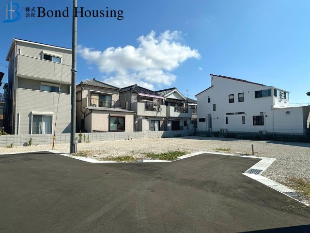 林崎松江海岸駅まで徒歩8分　松江　新築8区画　1号棟の前面道路含む現地写真