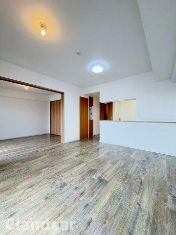 日神パレステージ竹ノ塚第2の居間・リビング|ドキドキの新生活も、安心してスタート。ぴったりの住まいを見つけませんか？クランディアが一緒に住まい選びをサポートします‼　まずは、お気軽にお問合せください　＃クランディア