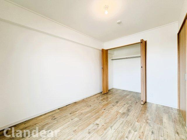 日神パレステージ竹ノ塚第2の洋室|ドキドキの新生活も、安心してスタート。ぴったりの住まいを見つけませんか？クランディアが一緒に住まい選びをサポートします‼　まずは、お気軽にお問合せください　＃クランディア