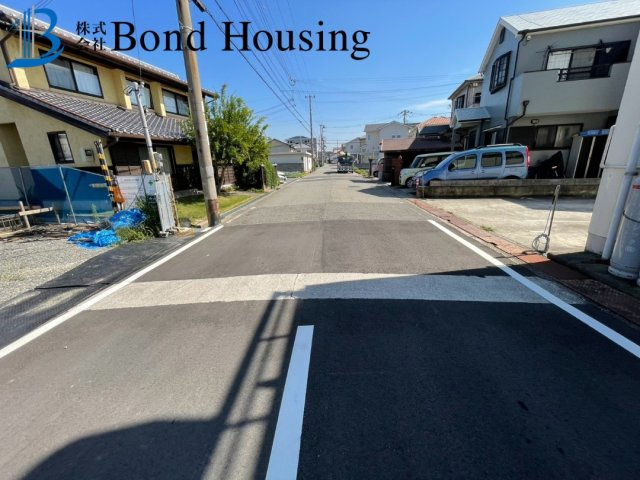 大容量WIC完備　松江　新築8区画　3号棟の前面道路含む現地写真