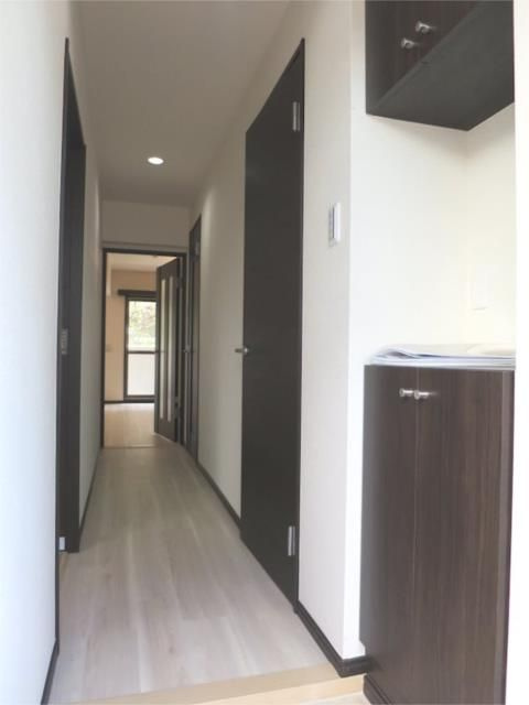 綴マンションの玄関