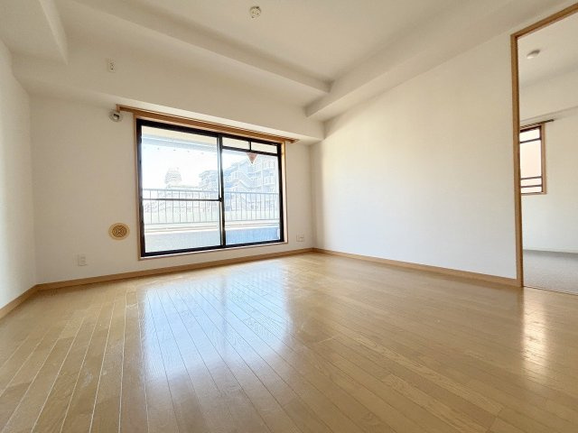 ライオンズマンション三国本町の居間・リビング