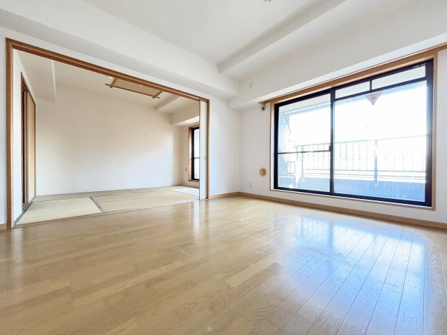 ライオンズマンション三国本町の居間・リビング