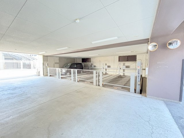 ライオンズマンション三国本町の駐車場