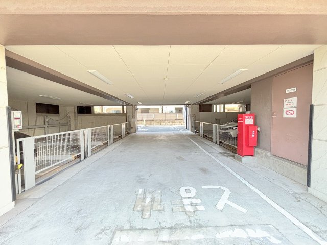 ライオンズマンション三国本町の駐車場