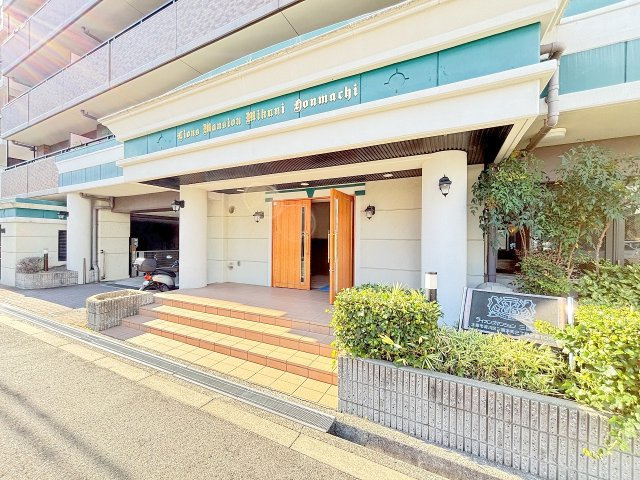 ライオンズマンション三国本町のエントランス