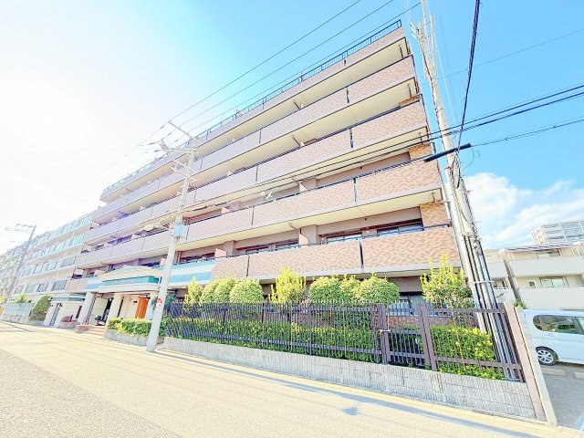 ライオンズマンション三国本町の外観