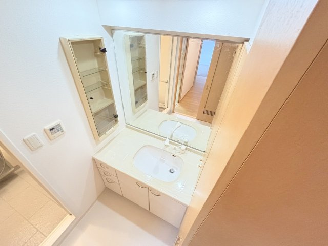 ライオンズマンション三国本町の独立洗面台