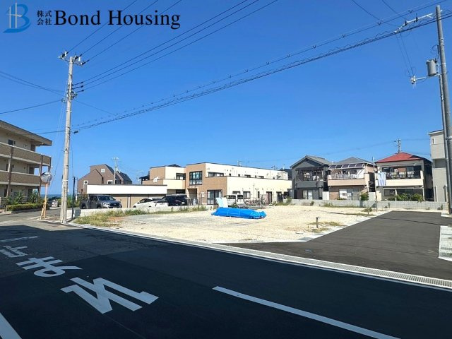 松江海岸まで徒歩1分の立地　松江　新築8区画　6号棟の前面道路含む現地写真
