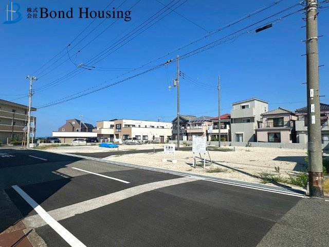 松江海岸まで徒歩1分の立地　松江　新築8区画　6号棟の前面道路含む現地写真