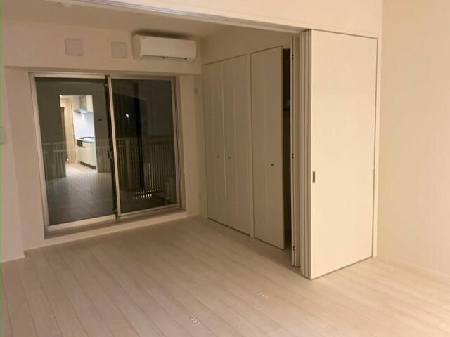 ＡＲＴ　ＲＥＳＩＤＥＮＣＥ　ＩＮ　ＫＡＳＨＩＷＡ－ｎｏ－ＨＡの居間・リビング|おしゃれなリビングです